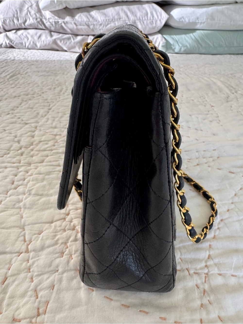 CHANEL Black Quilted Leather Shoulder Bag with Gold Hardware - Picture 4 of 15